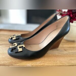 Tory Burch Black Leather “Lowell” Wedge Pumps Reva Logo Size 9.5